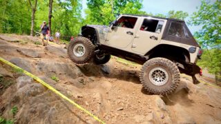 These photos donβt even fully show how steep and technical this obstacle really was. ππ₯
By the end of the day, every team was exhausted, rigs were beat up, and it all came down to one final decision⦠play it safe for points or risk it all on the harder lines.
Watching these Jeeps crawl, bounce, and fight for traction through the rocks was the perfect ending to Battle of the Jeep Clubs. π€π