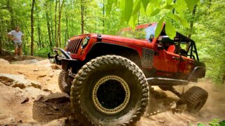 This relay race was absolute chaos in the best way possible. 😂🔥
Three Jeeps. One rubber duck. Full send.
Teams had to race up the rock obstacle, hand off the duck to the next rig, then sprint through the course as fast as possible without falling apart under pressure. Watching spotters jump out, run ducks between Jeeps, and scramble to beat the clock made this one of the most entertaining challenges of the entire weekend. 🤘🏁
FULL Battle of the Jeep Clubs video drops TONIGHT at 6:30PM on Road Rash Off Road YouTube.