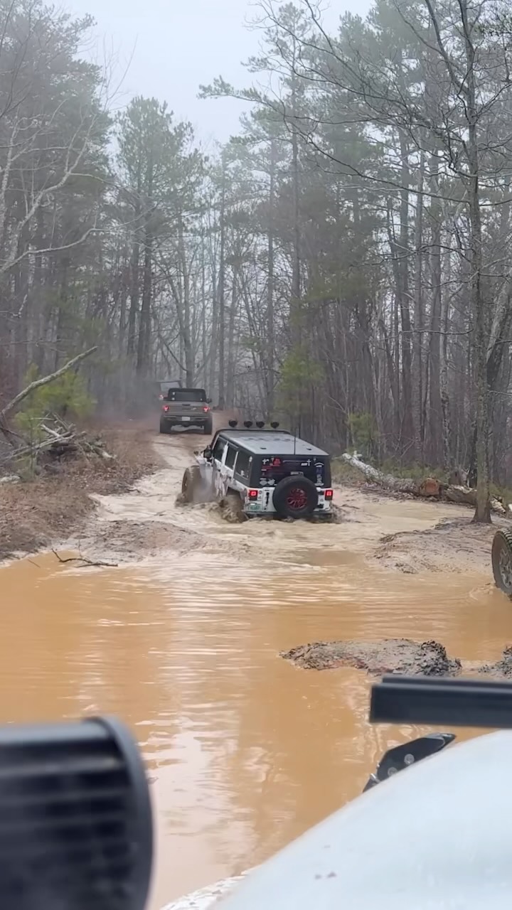 The fog was thick, the trails were wet, and the whole forest had this almost eerie feeling to it. Honestly, it made being out there even better.

A bunch of friends, a line of Jeeps disappearing into the fog, and no idea what we were going to find around the next corner. Sometimes you don’t need sunshine and perfect weather to have a great adventure. 🌫️🚙