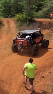 This challenge took serious trust. 👊
Drivers were fully blindfolded while navigating rock climbs and obstacles with ONLY their spotter talking them through every tire placement. One wrong call and it was game over. 😅
Some Jeep clubs absolutely dominated this event… 😂🔥
The FULL video drops tomorrow on Road Rash Off Road YouTube — you’re gonna want to see how this all played out.